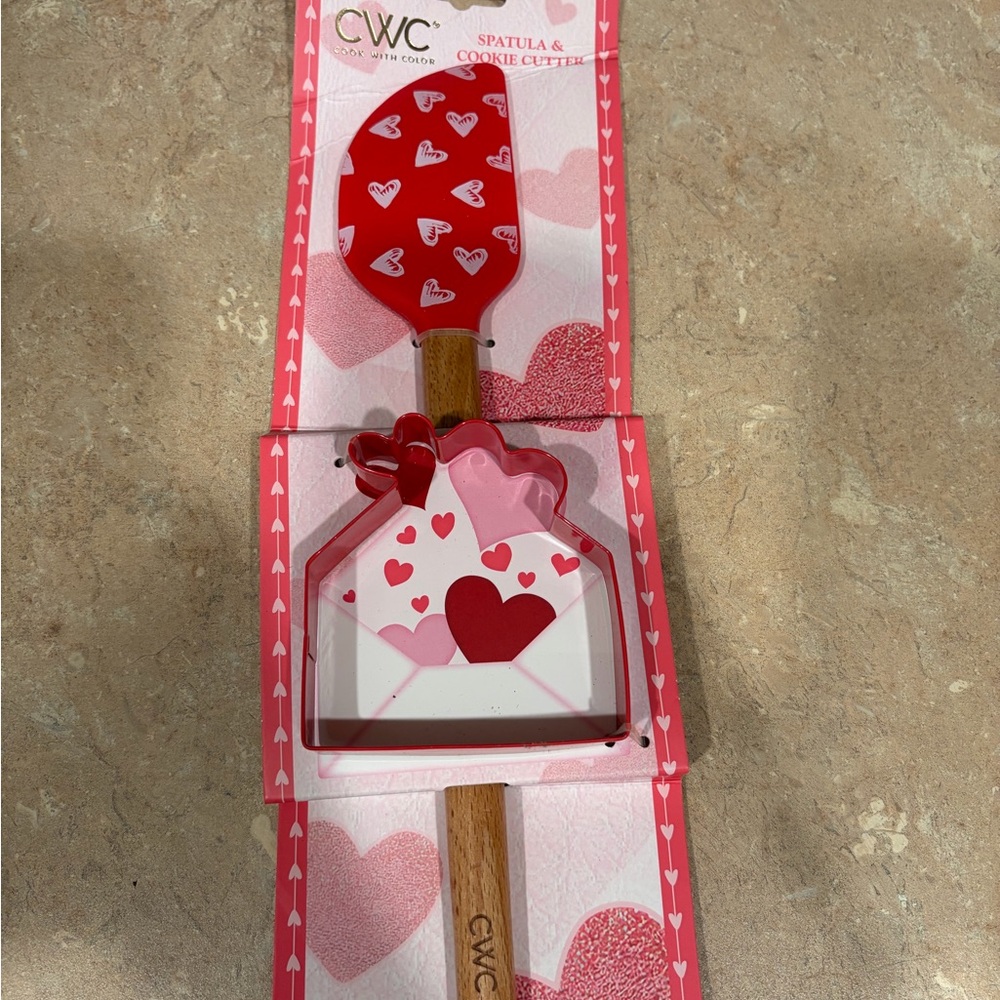 CWC Red and Pink Heart Spatula and Cookie Cutter Set
